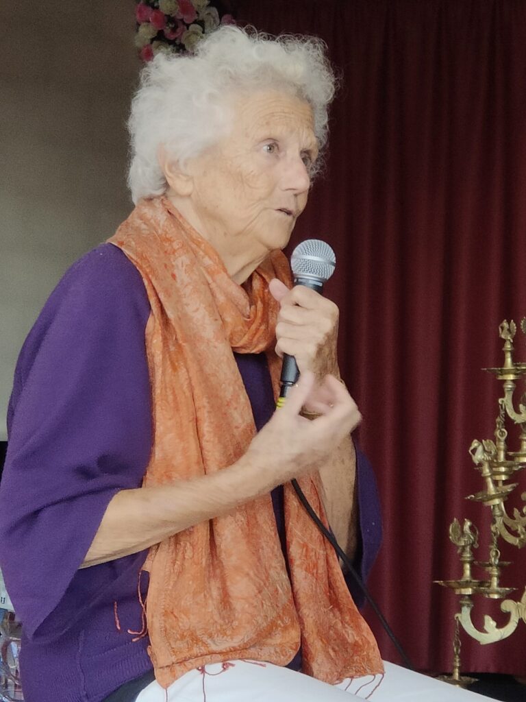 Philosophie indienne, littérature indienne, spiritualité indienne. Dîpa Hélène Marinetti en formation.